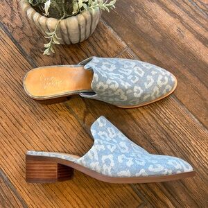 Crown Vintage Light Blue Leopard Jacquard Slip-On Mules